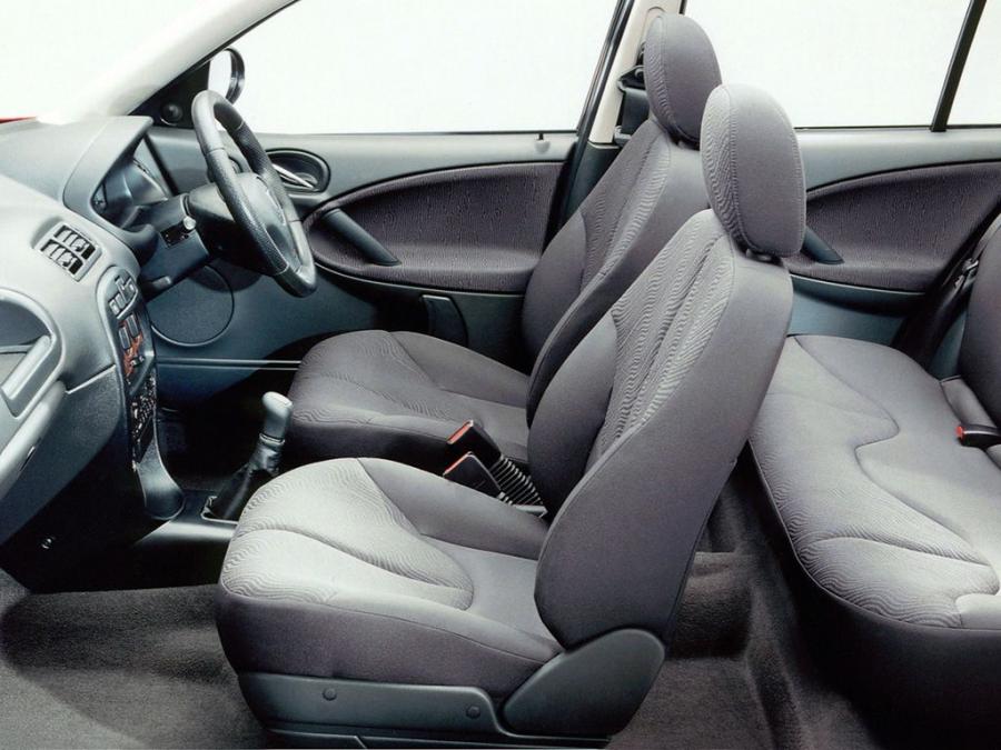  Rover 25 5-Door 1999 года  (фото 17 из 18)